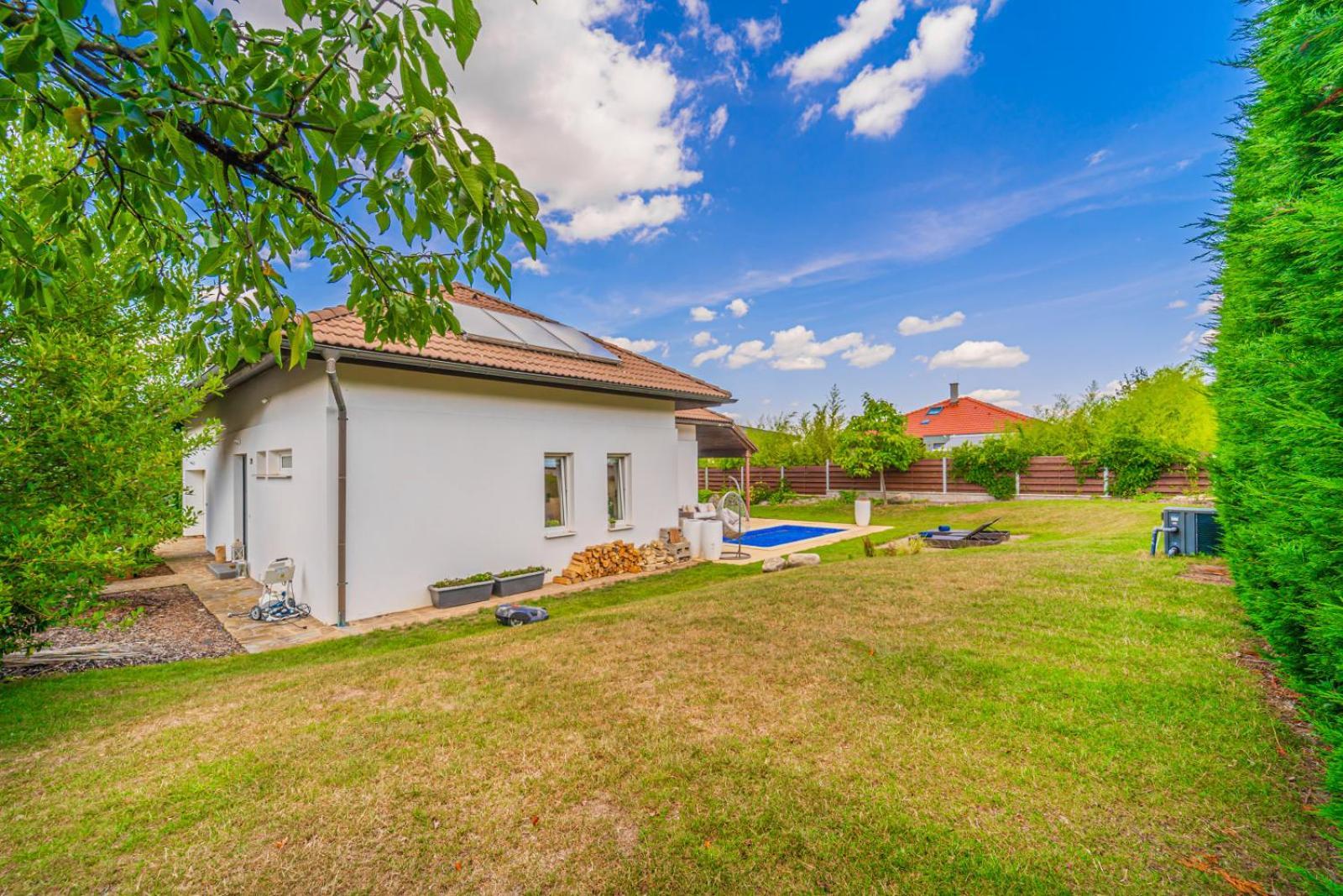 Vila Sara S Bazenem A Infrasaunou Na Kraji Prahy Zbuzany Exterior foto